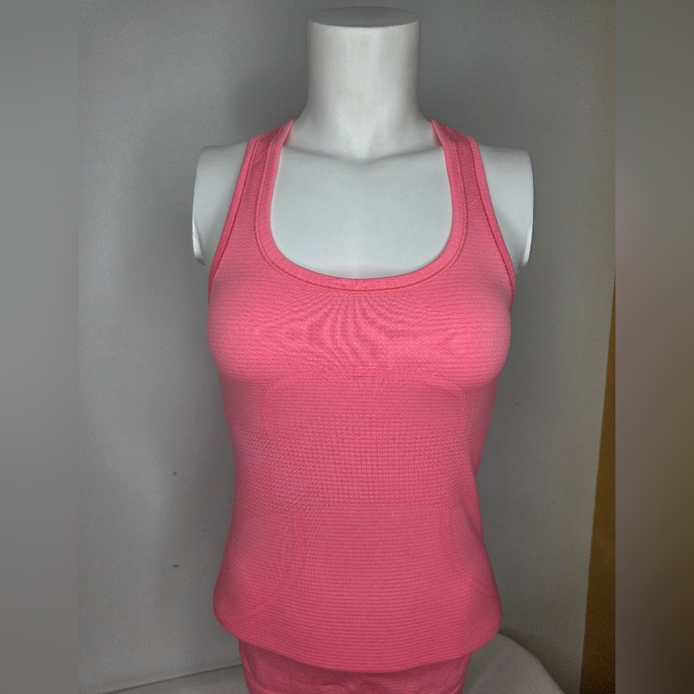 Lululemon Size 2 - Cutout Fitted Sleveless Vibrant Pink Tank Top - Picture 2 of 7